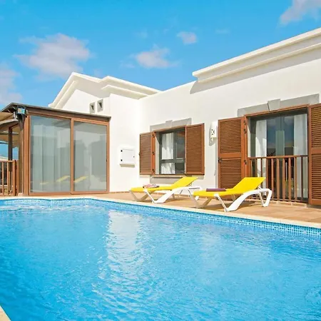 Playa Blanca Sleeps 6 Air Con Wifi Villa *